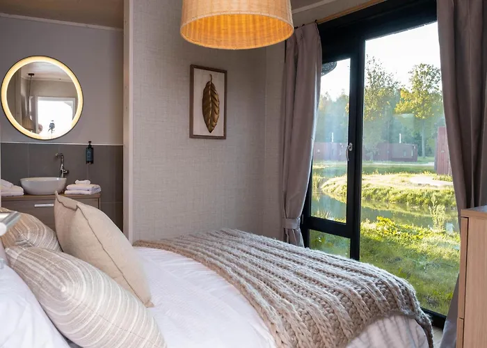 Near Tournai In Award-winning Park Ferienhaus *